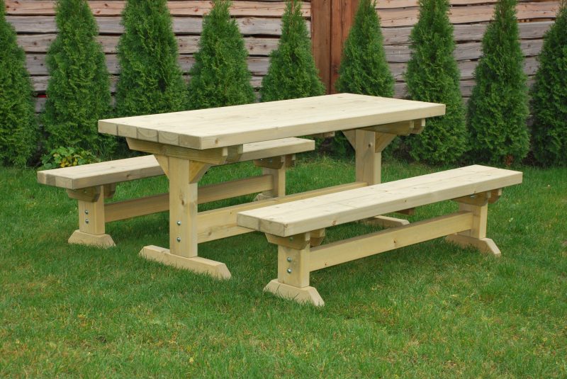 GARTENMÖBEL AUS HOLZ