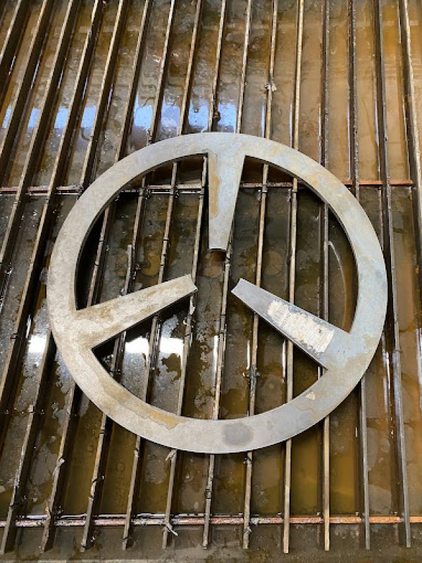 CNC-GESTEUERTES PLASMA SCHNEIDEN VON METALLEN