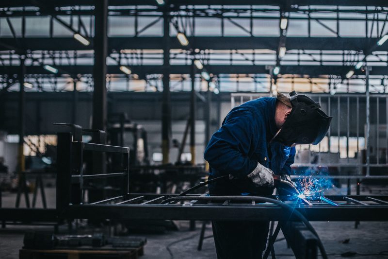 SCHWEISSEN VON METALLKONSTRUKTIONEN
