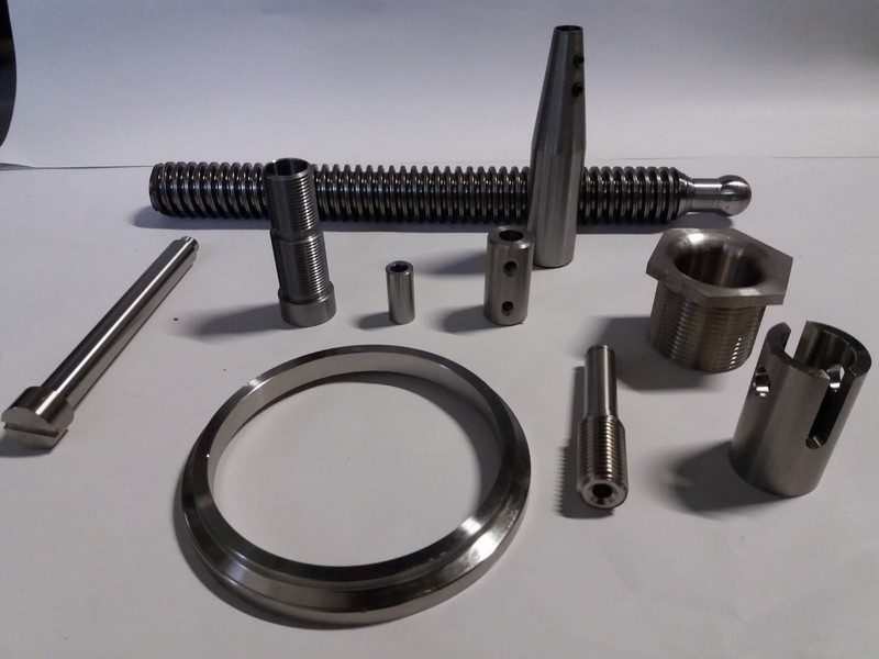 DREHEN VON METALLEN CNC