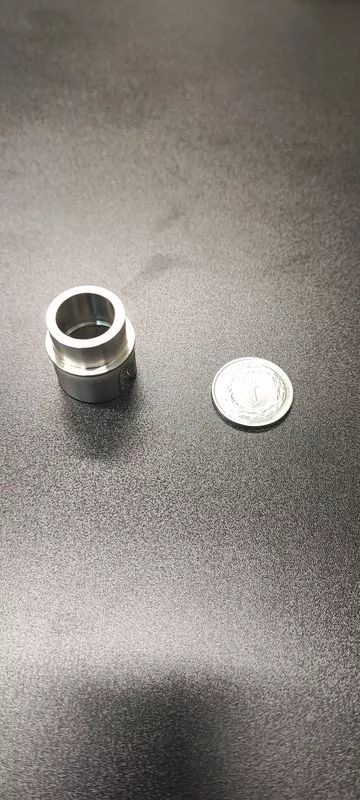 DREHEN VON METALLEN CNC 