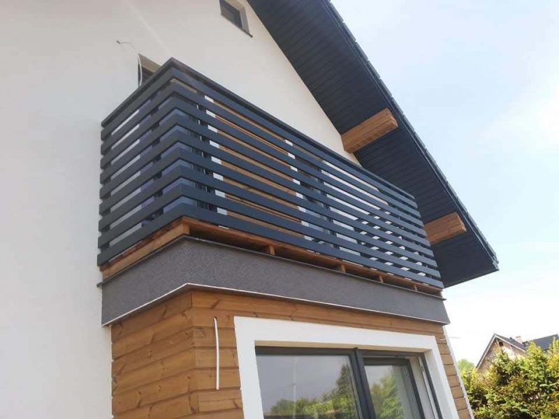 AUSSENGELÄNDER AUS METAL 