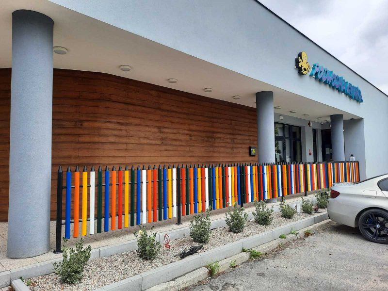 VERZINKTE UND PULVERBESCHICHTETE METALLZÄUNE 