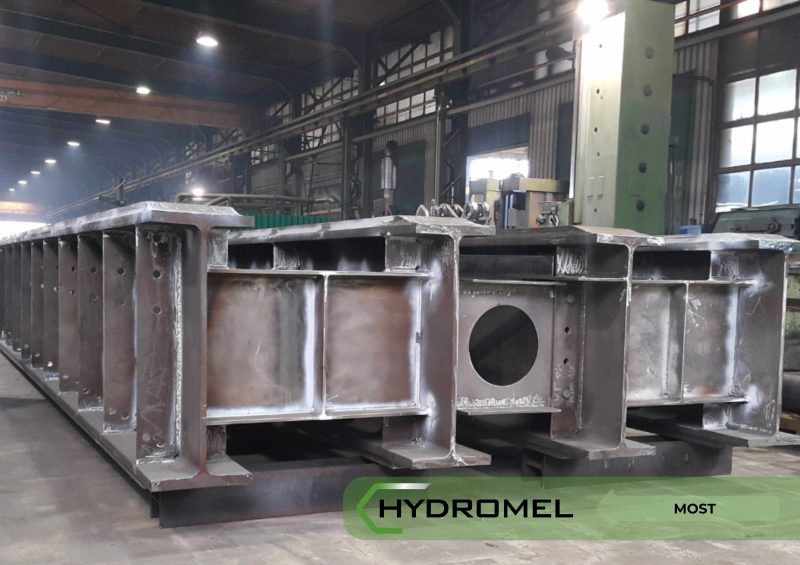 GROSSFORMATIGE STAHLKONSTRUKTIONEN 