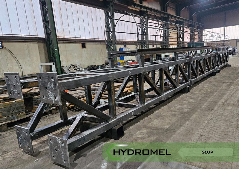 GROSSFORMATIGE STAHLKONSTRUKTIONEN 