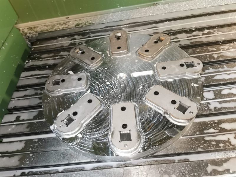 FRÄSEN MIT WERKZEUGMASCHINEN CNC 