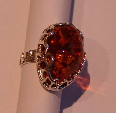 RINGE AUS SILBER UND BERNSTEIN